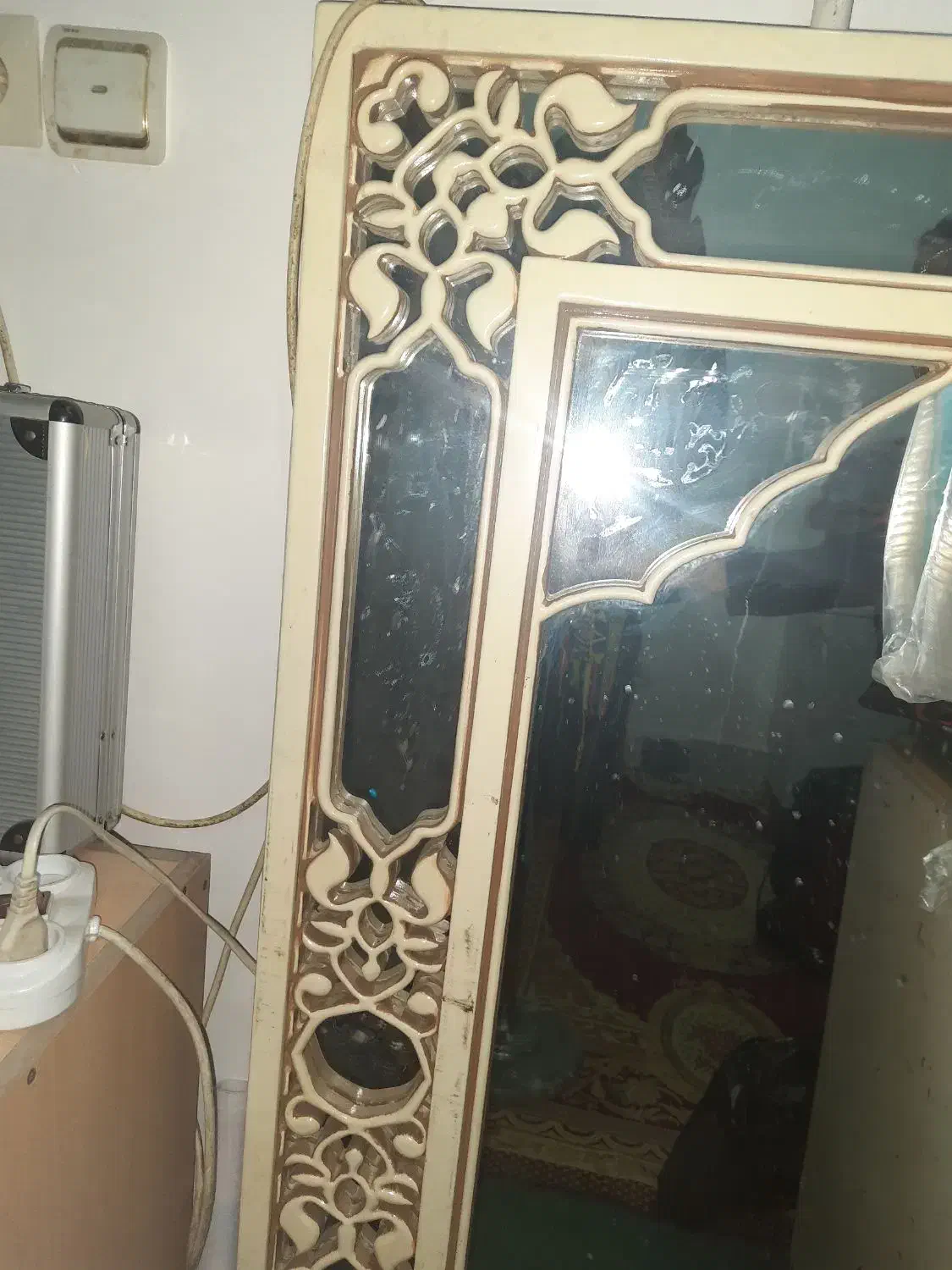 آینه قدی|آینه|قم, نیروگاه|دیوار