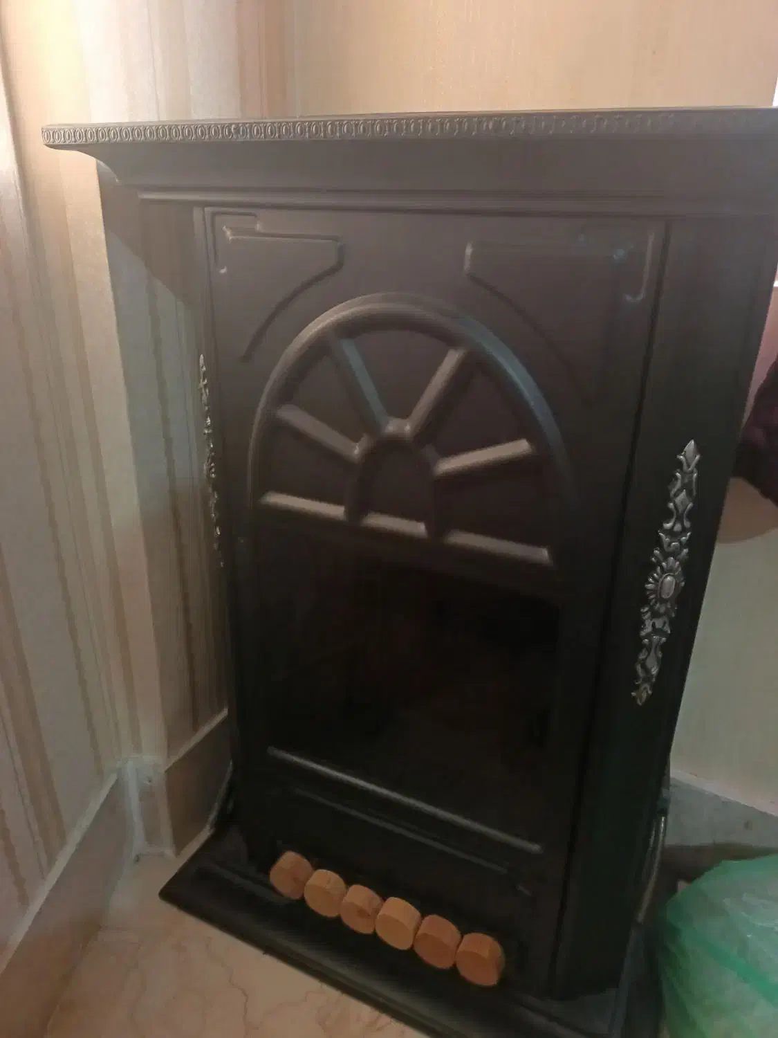 بخاری طرح شومینه ای درحد نو بسیار شیک|بخاری، هیتر، شومینه|تهران, سازمان آب|دیوار