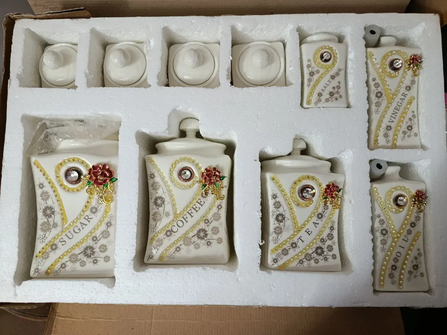 سریوس پاسماوری|ظروف نگهدارنده، پلاستیکی، یک‌بارمصرف|فردیس, نگارستان|دیوار