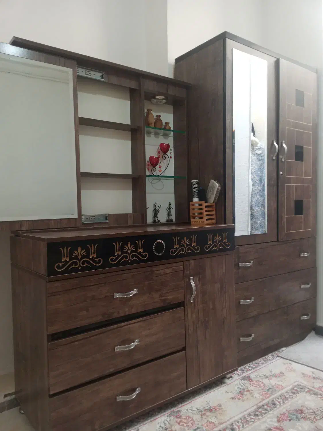 کمد رخت آویز و میز آرایش کشو دار آینه ریلی|جاکفشی، کمد، دراور|صحنه, |دیوار