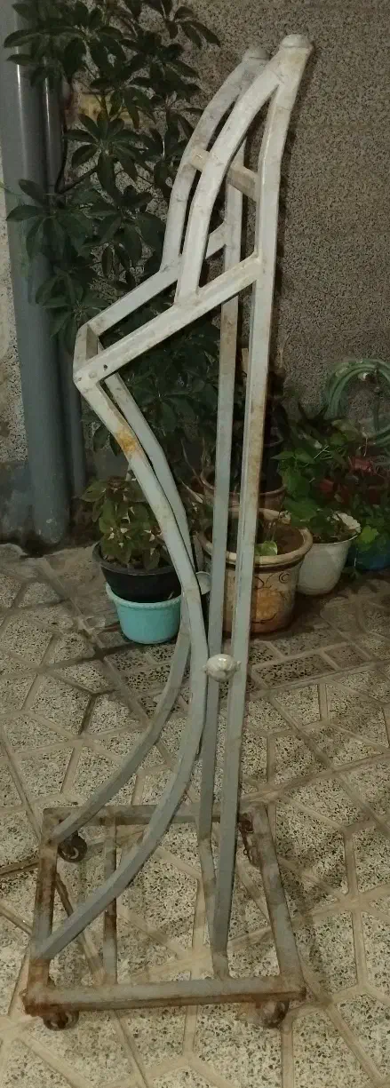 پایه آهنی|صندلی و نیمکت|نظرآباد, رسالت|دیوار