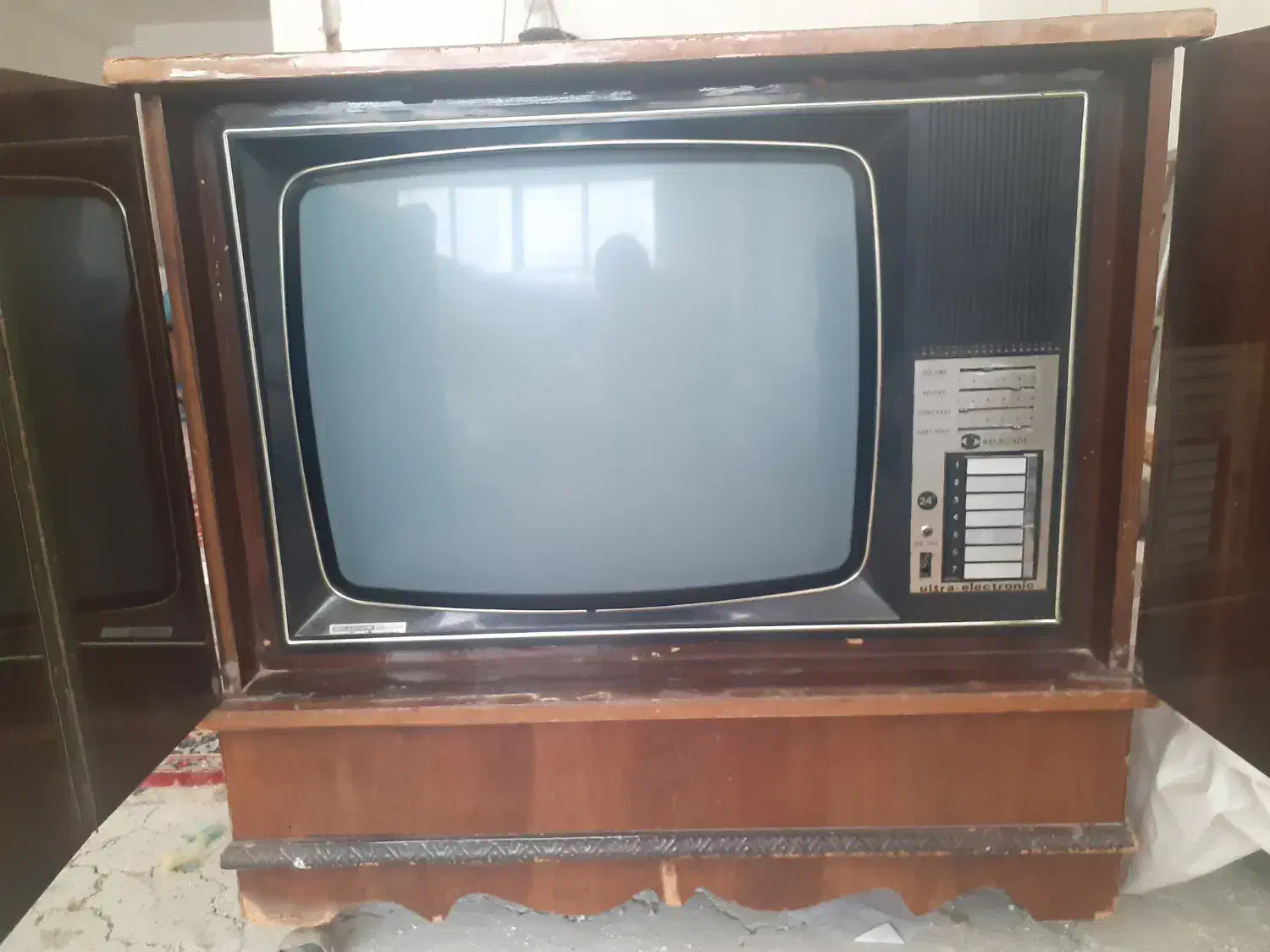 تلویزیون عتیقه|کلکسیون اشیاء عتیقه|گنبد کاووس, |دیوار