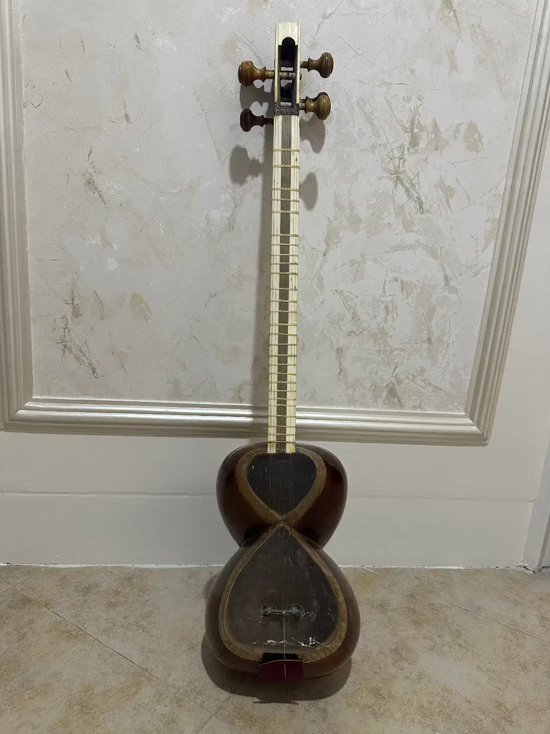 تار  نصف قیمت|سازهای سنتی|گلپایگان, |دیوار