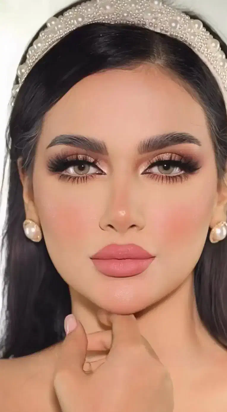 تخفیف ویژه میکاپ شنیون|خدمات آرایشگری و زیبایی|شاهرود, |دیوار