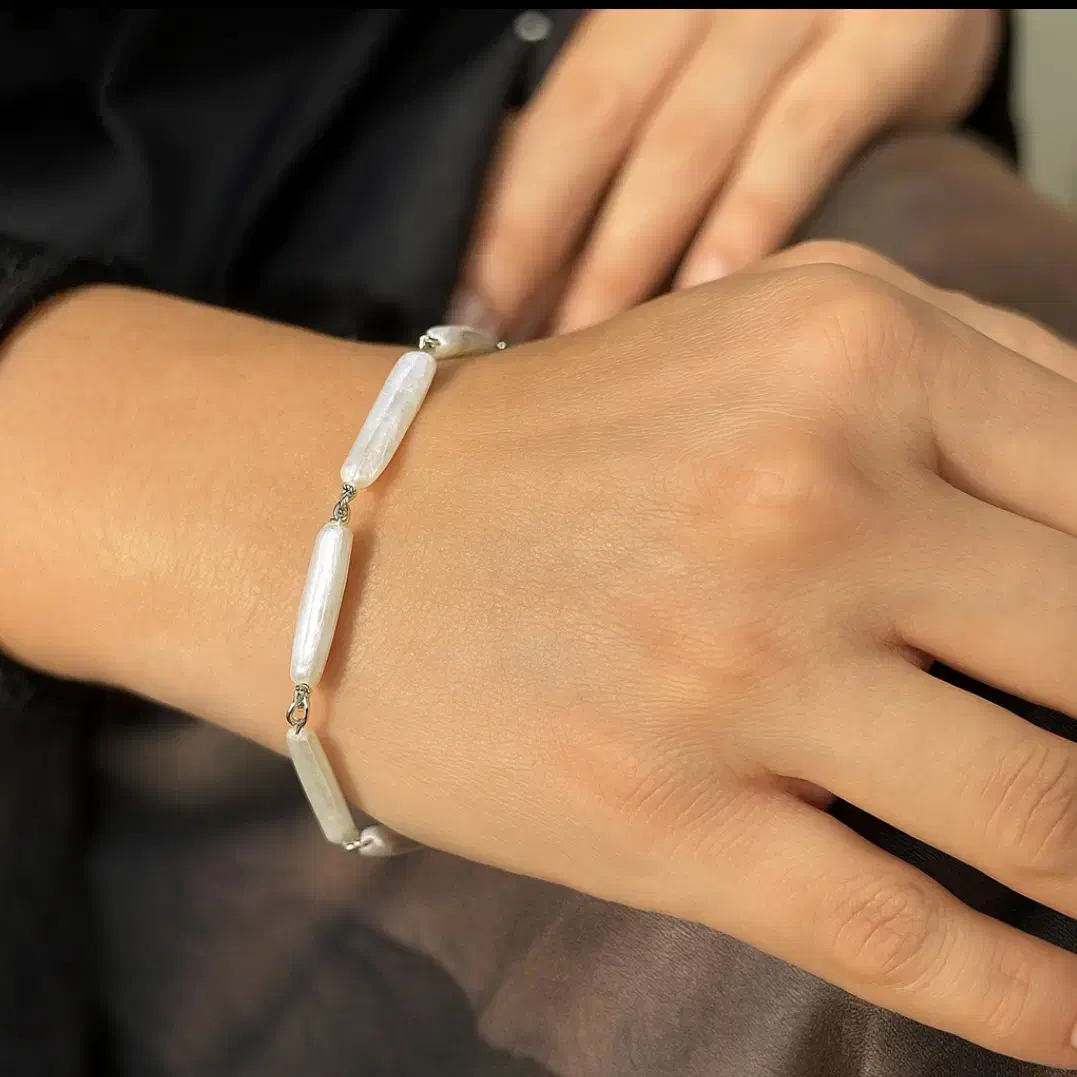 دستبند نقره عیار ۹۲۵ با مروارید پرورشی اصل باروک|جواهرات|کرمانشاه, |دیوار