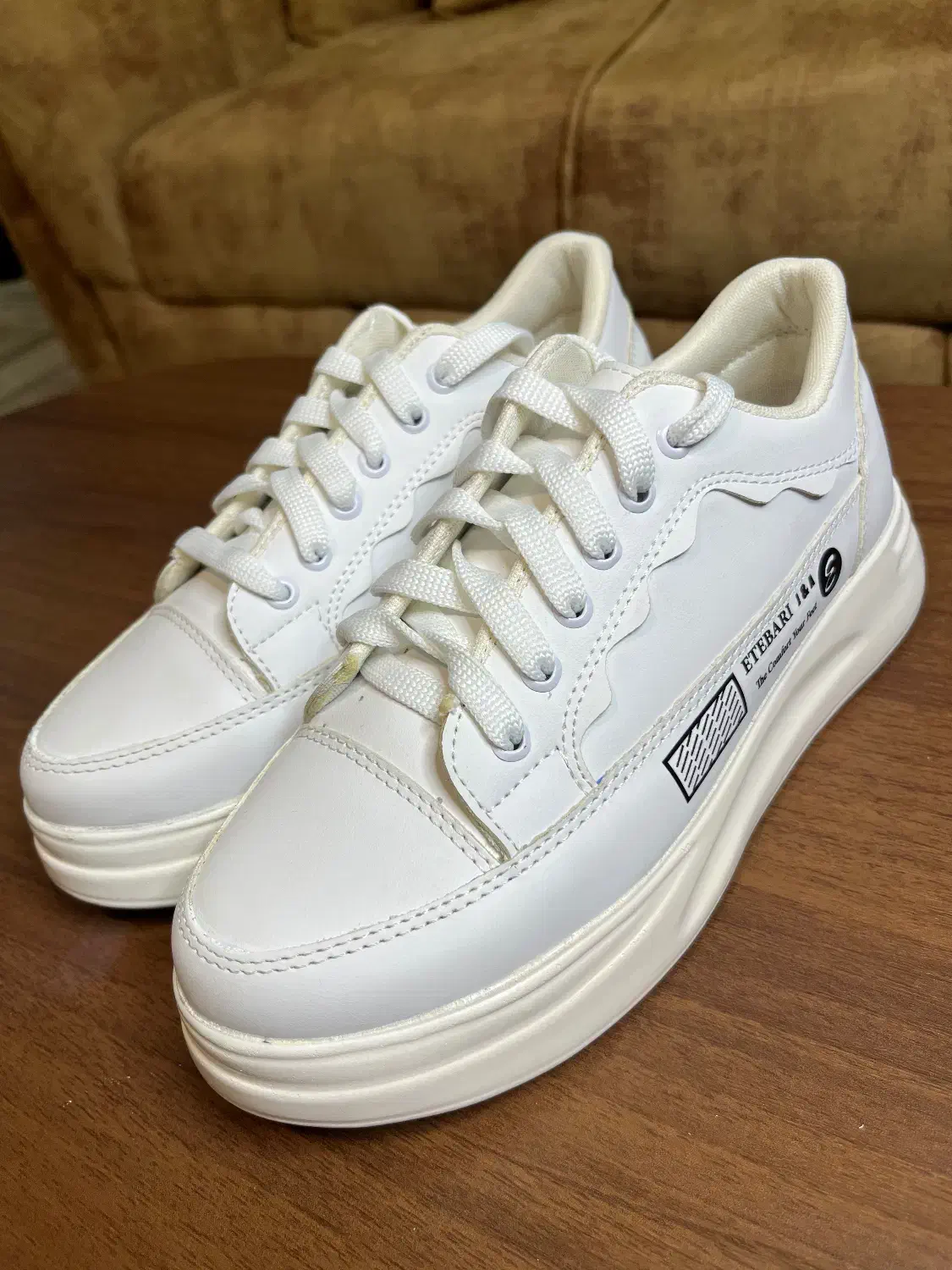 کفش|کیف، کفش، کمربند|گلبهار, شهر جدید گلبهار|دیوار