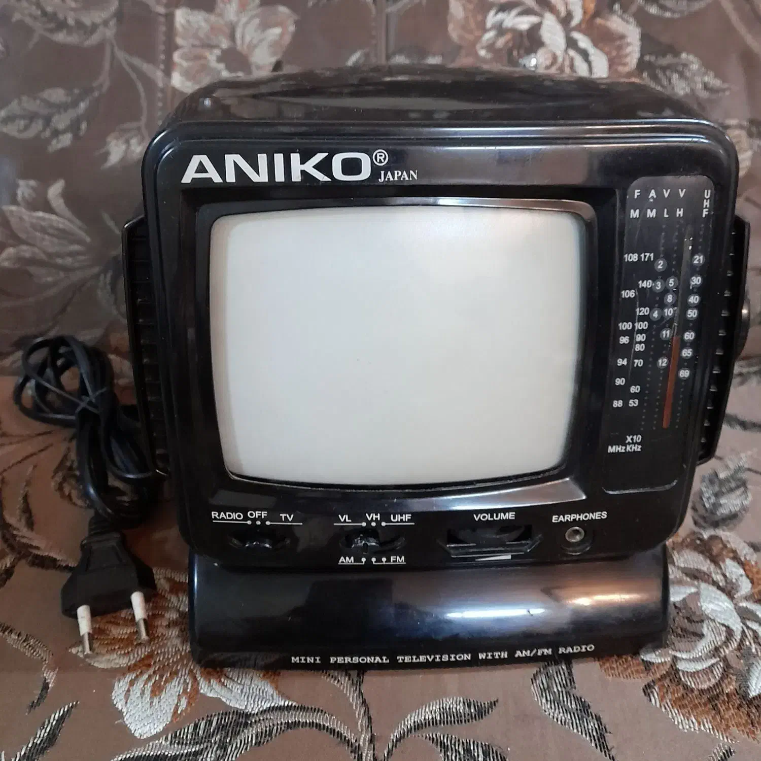 تلویزیون کوچک قدیمی|تلویزیون و پروژکتور|ری, بازار آهن|دیوار