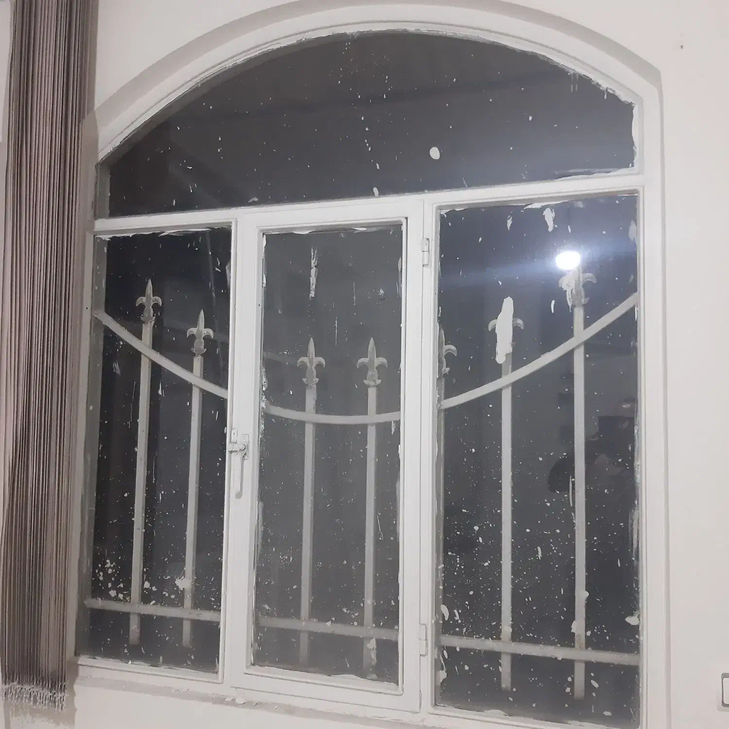 فروش ۳ عدد پنجره و یک عدد درب آهنی|مصالح و تجهیزات ساختمان|اراک, |دیوار