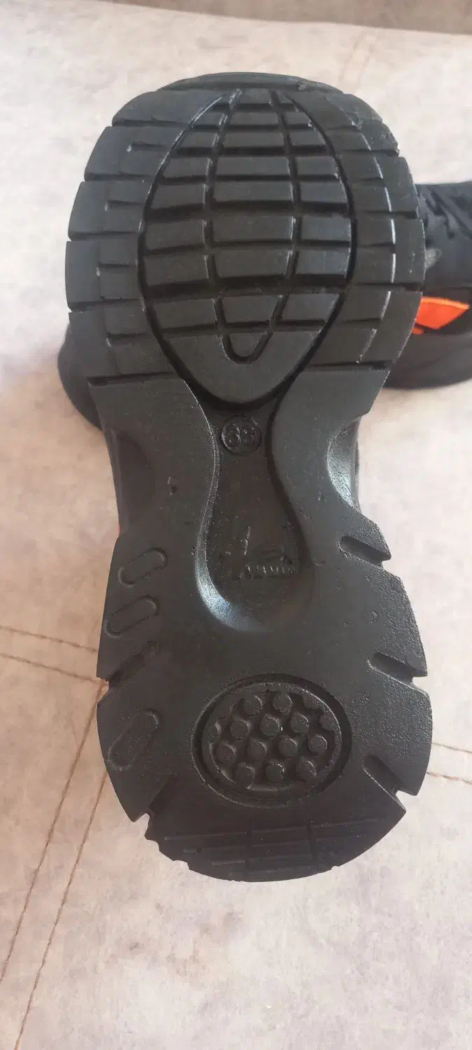 کفش|کیف، کفش، کمربند|زنجان, |دیوار