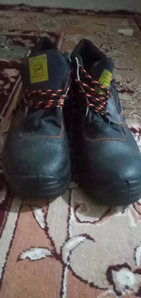 چکمه‌سایز۴۵|کیف، کفش، کمربند|کاشان, کارگر|دیوار