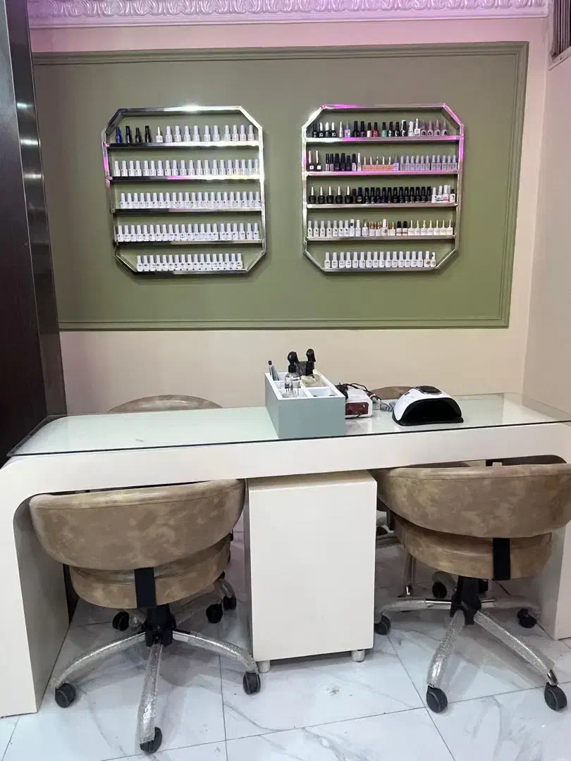 میز ناخن تخت مژه صندلی رنگ و کراتین|استخدام درمانی، زیبایی، بهداشتی|تهران, خاک سفید|دیوار