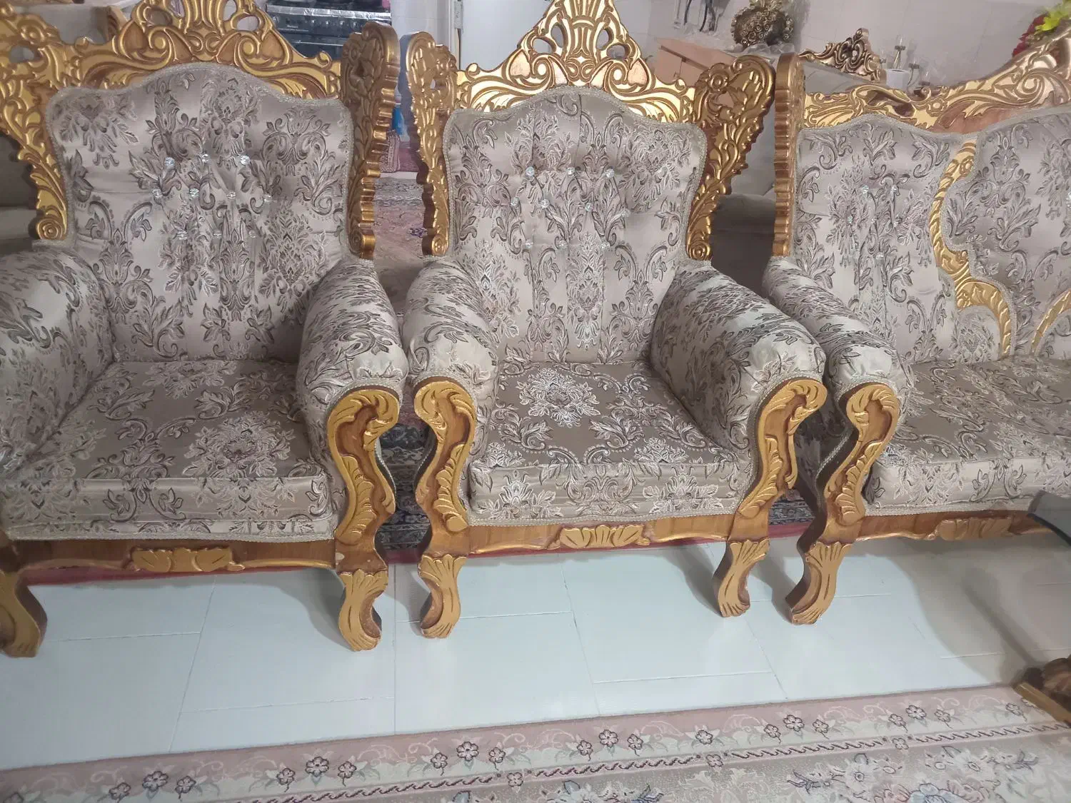 سه دست مبل تمیز و سالم همراه میز|مبلمان خانگی و میز عسلی|سراب, |دیوار