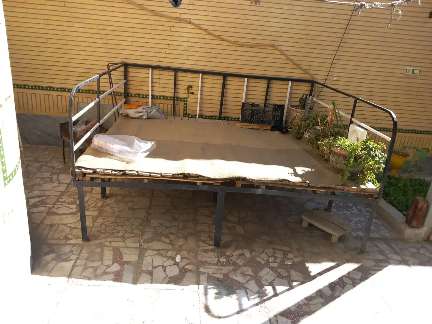 تخت آهنی رستورانی|تخت و سرویس خواب|زاهدان, |دیوار