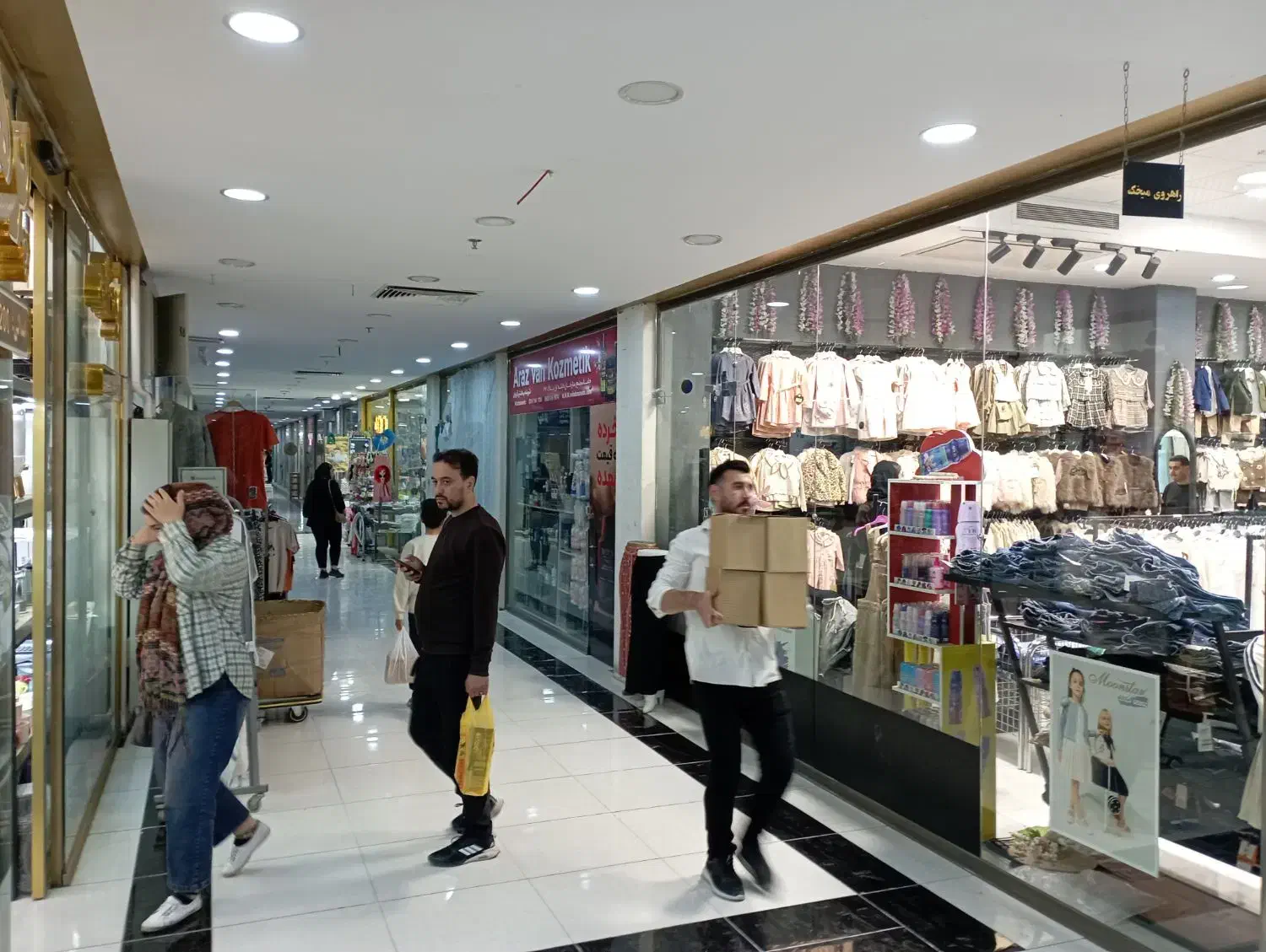 فروش مغازه 20 متری در مجتمع ستارخان ارس|فروش مغازه و غرفه|جلفا, |دیوار