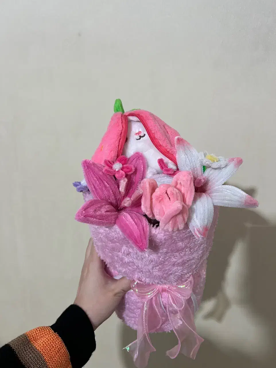 بوکت تدی|اسباببازی|شیراز, نیایش|دیوار