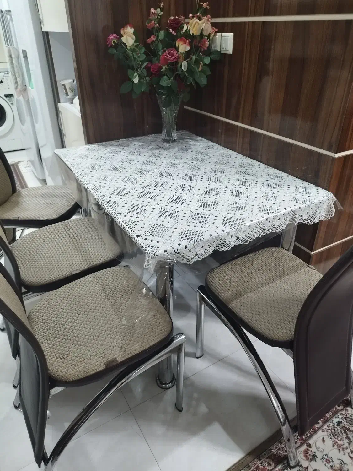 میز ناهارخوری ۴نفره .میز شیشه ای .صندلی فلزی|میز و صندلی غذاخوری|مشهد, شهرک رازی (شهرک غرب)|دیوار