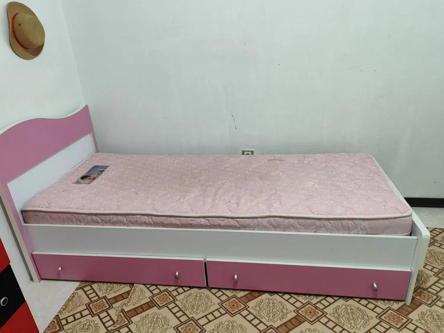 تخت|تخت و سرویس خواب|سهند, |دیوار