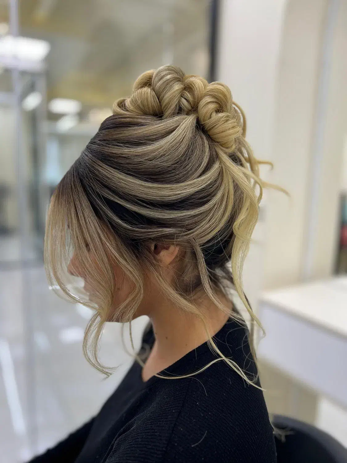 شنیون|خدمات آرایشگری و زیبایی|آبیک, |دیوار