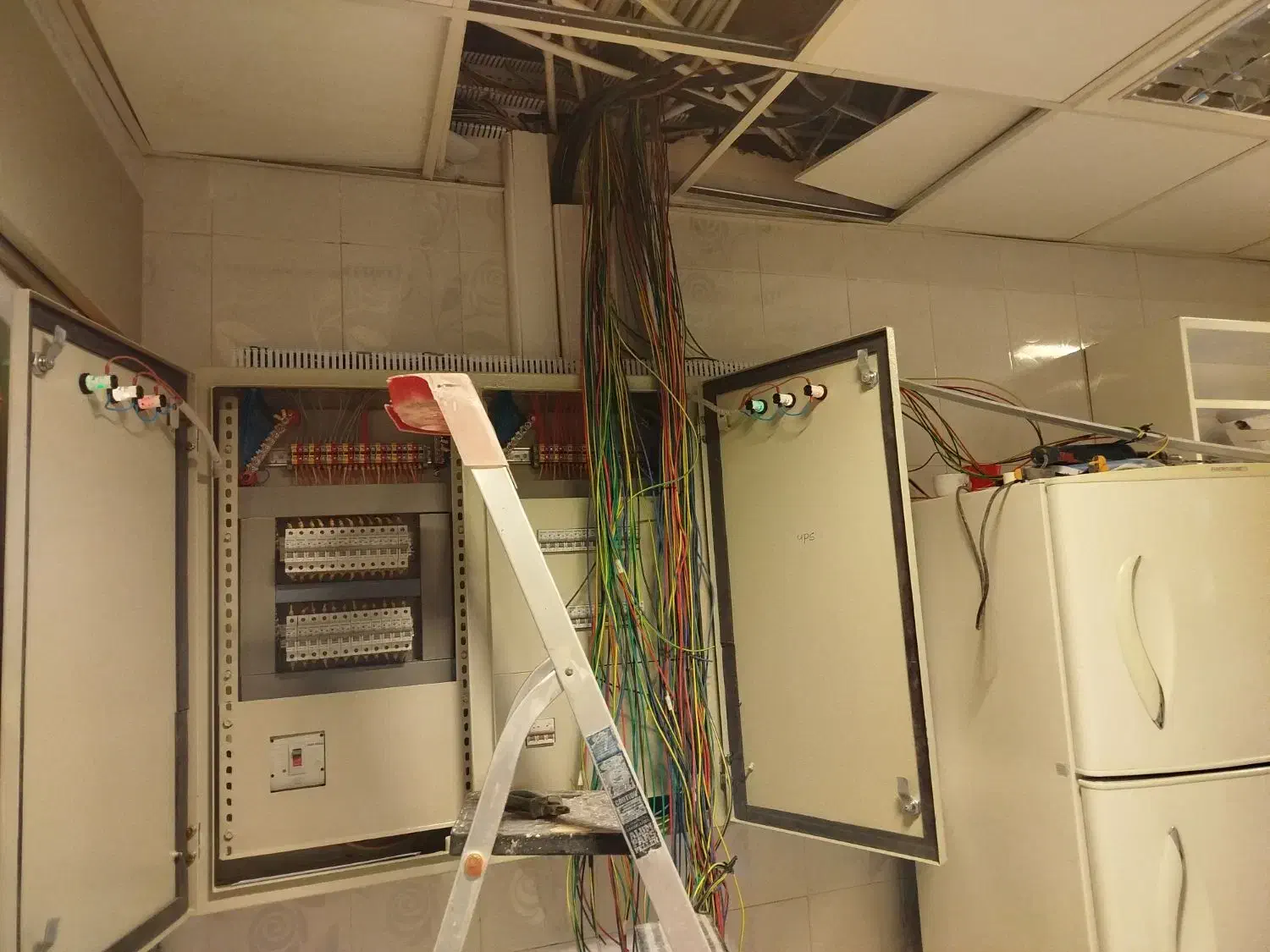 خدمات برقکاری آریا|خدمات پیشه و مهارت|بیرجند, |دیوار