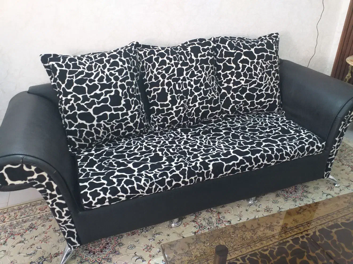 مبل پنج نفره به همراه میز ودو عسلی|مبلمان خانگی و میز عسلی|نهاوند, |دیوار