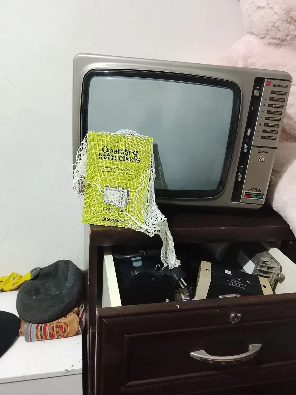 تلوزیون قدیمی آنتیک نو|کلکسیون اشیاء عتیقه|نسیم‌شهر, |دیوار