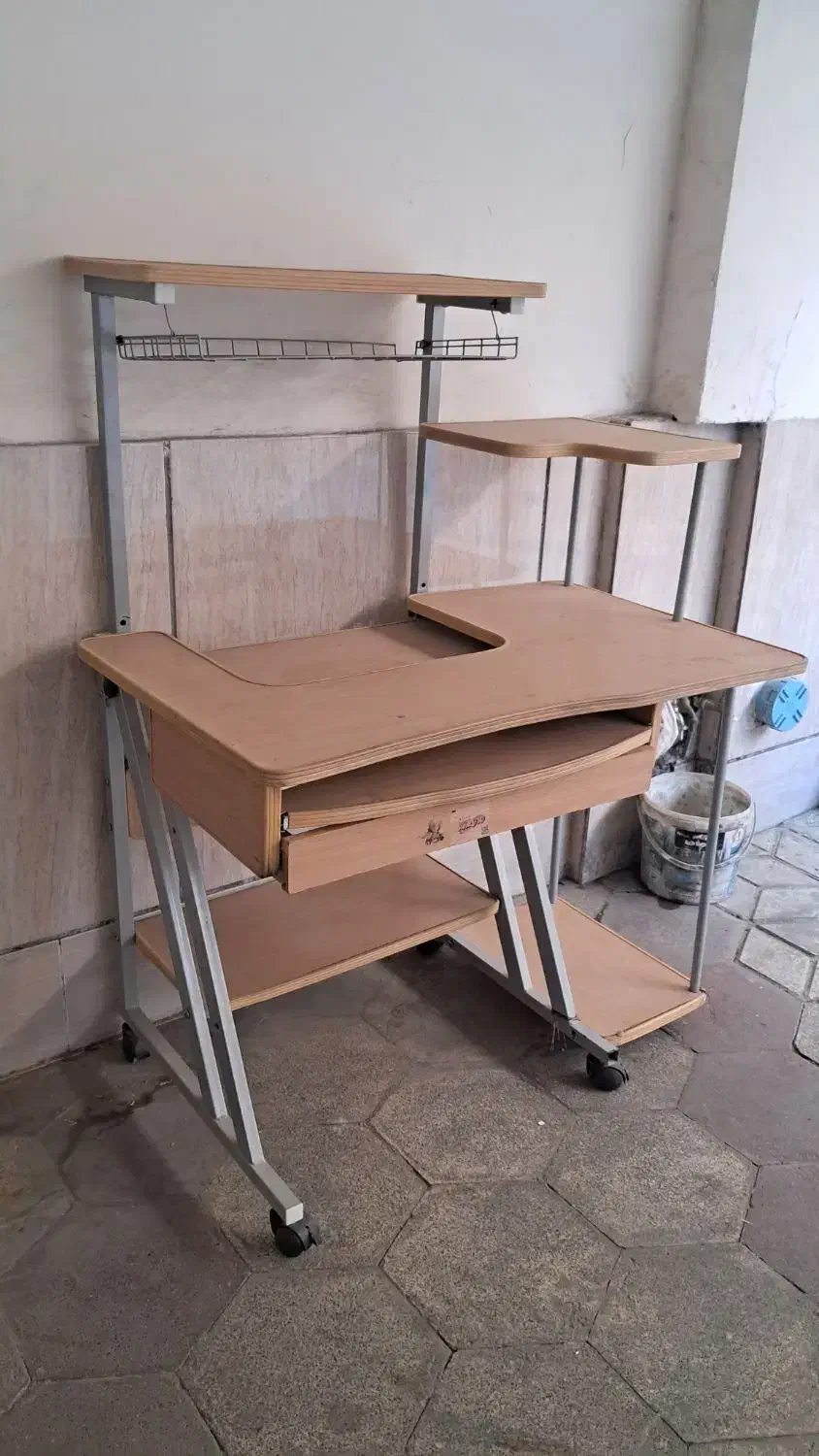 میز کامپیوتر|میز تحریر و کامپیوتر|مشهد, کارمندان دوم|دیوار