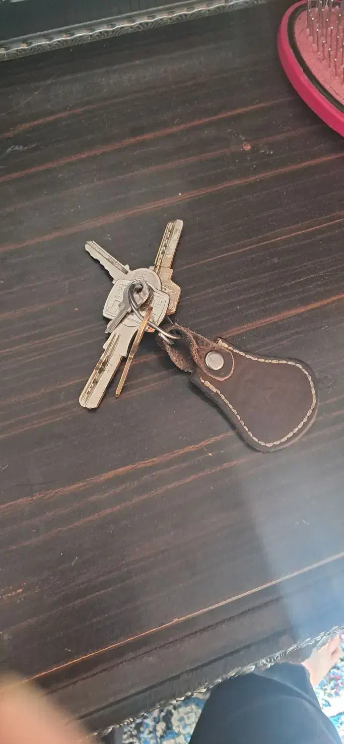 کلید پیدا شده|اشیا|فیروزآباد (فارس), |دیوار