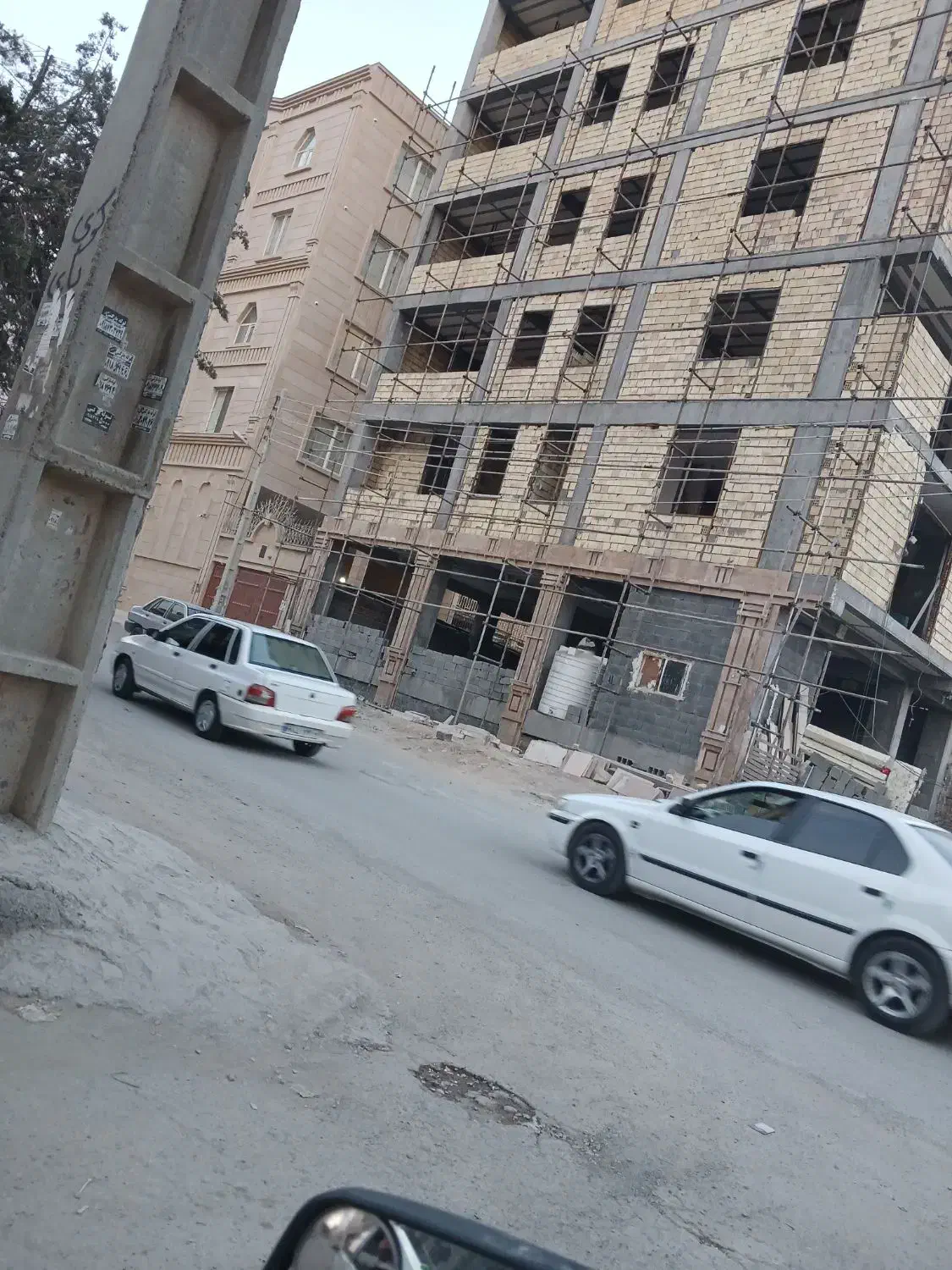 به یک کارکر ساده برا کار جلودست سنگ کار نیازمندم|استخدام معماری، عمران و ساختمانی|کرمانشاه, |دیوار