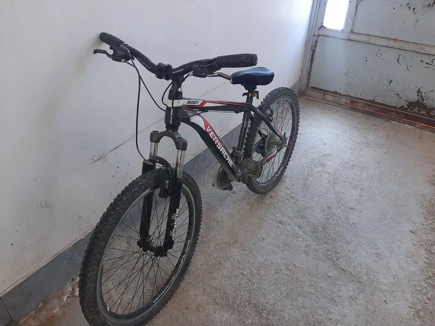 دوچرخه|دوچرخه، اسکیت، اسکوتر|آشخانه, |دیوار