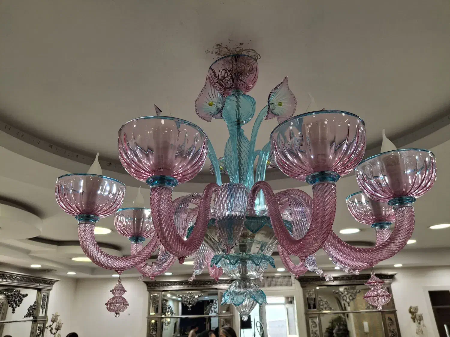 تعدادی لوازم خارجی سالن درحدنو|لوستر و چراغ آویز|تهران, شکوفه (عبدل آباد)|دیوار