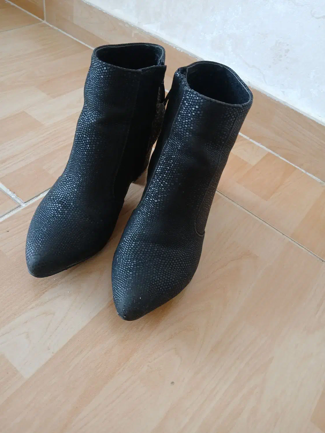 نیم پوتین|کیف، کفش، کمربند|سهند, |دیوار