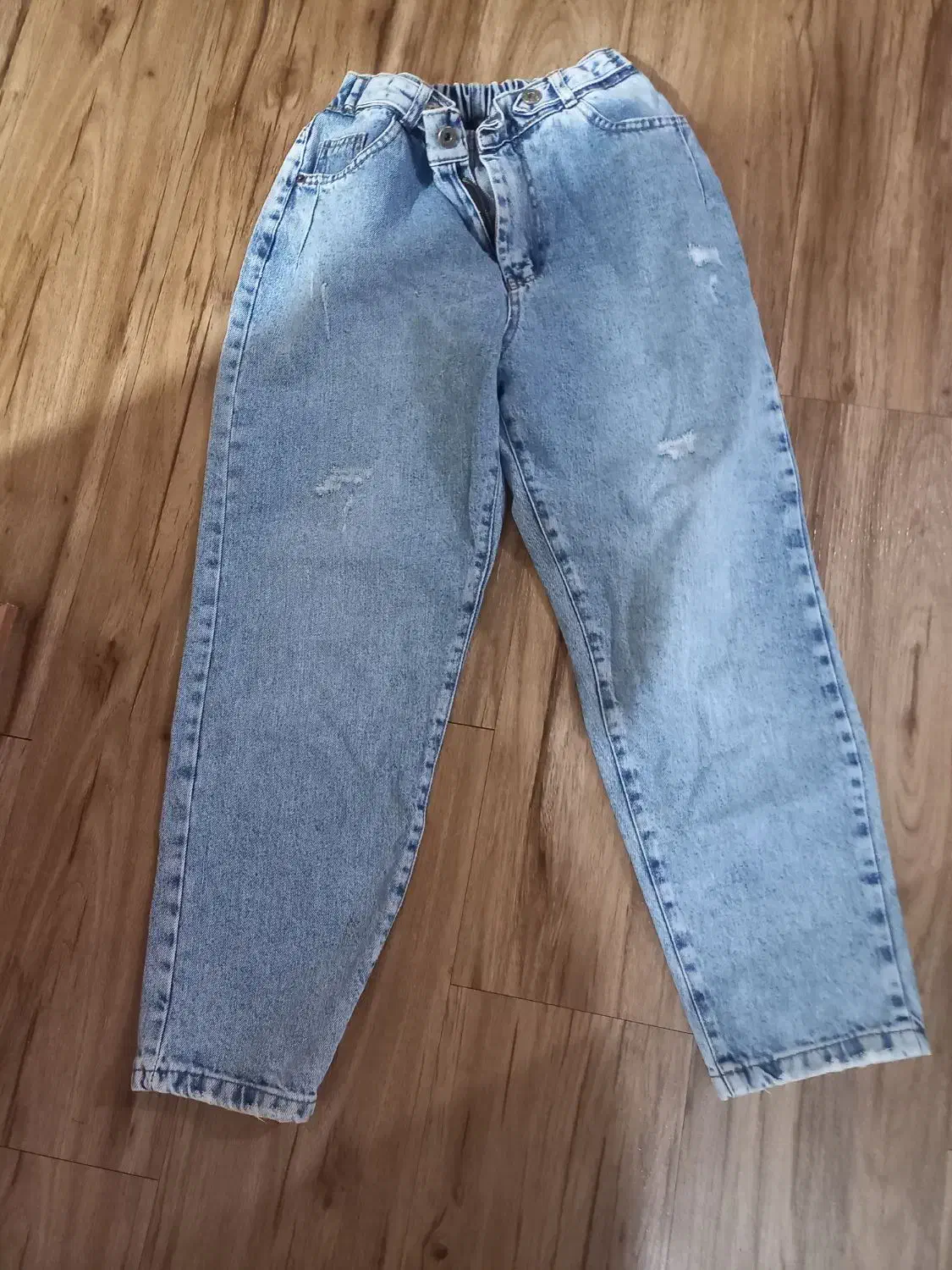 شلوار لی|لباس|بندر انزلی, معلم|دیوار