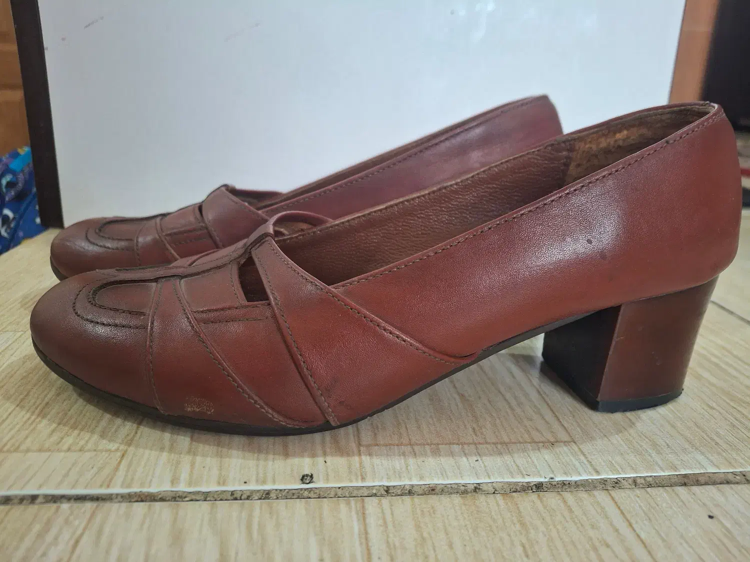 کفش سایز ۳۷ چرم طبیعی|کیف، کفش، کمربند|قم, چهل درخت‎|دیوار