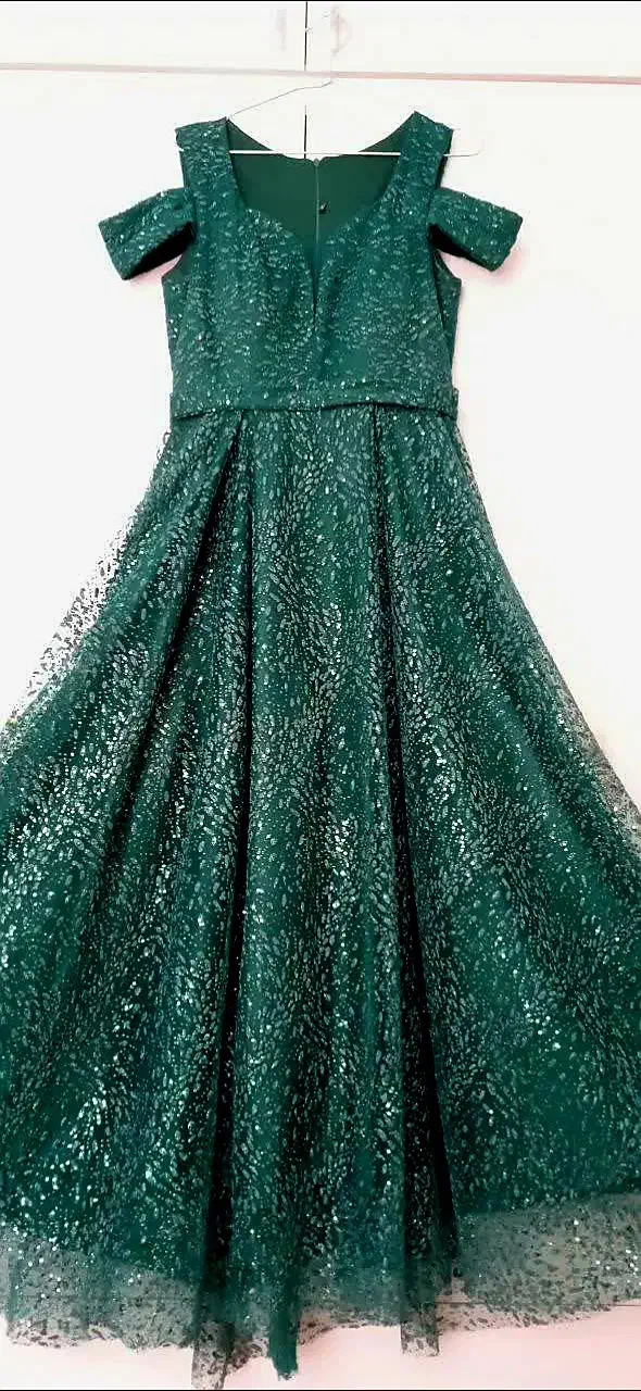 لباس مجلسی|لباس|تربت‌حیدریه, کاشانی|دیوار