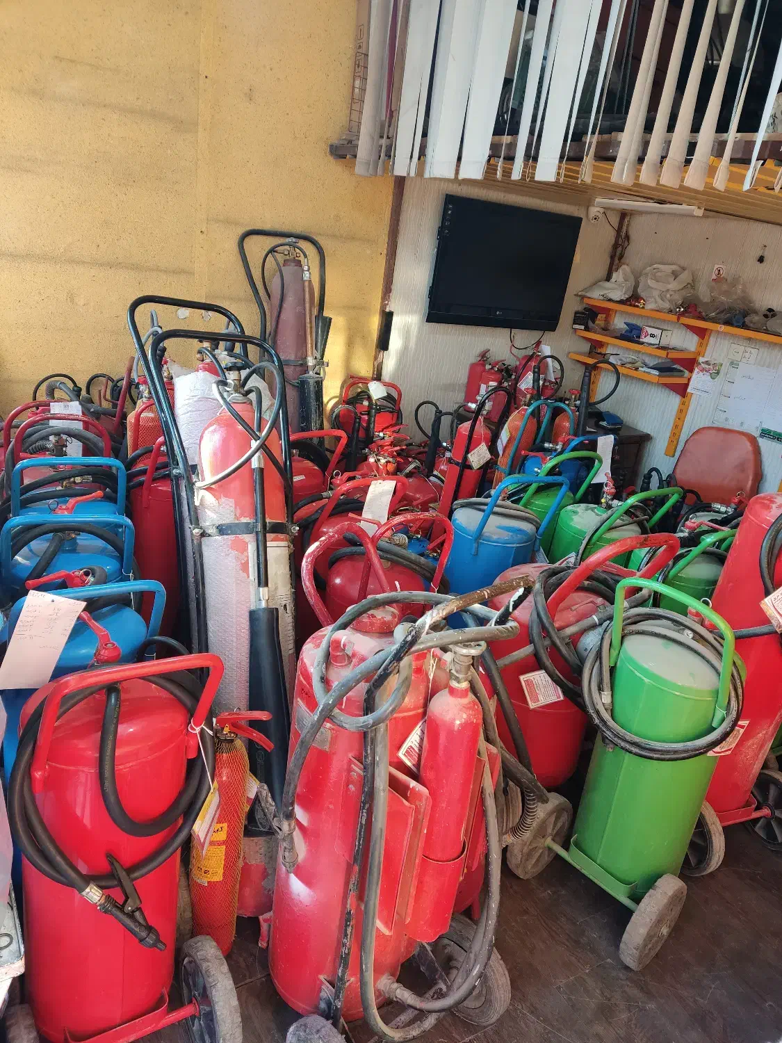 شارژ کپسول آتشنشانی|خدمات پیشه و مهارت|کرج, اصفهانی‌ها|دیوار