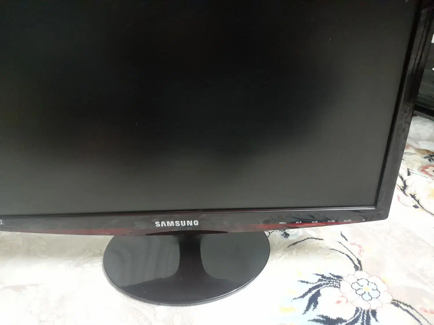 مانیتور ۱۸ اینچ ال ای دی سامسونگ. بدون خط و خش.|قطعات و لوازم جانبی رایانه|اردبیل, |دیوار