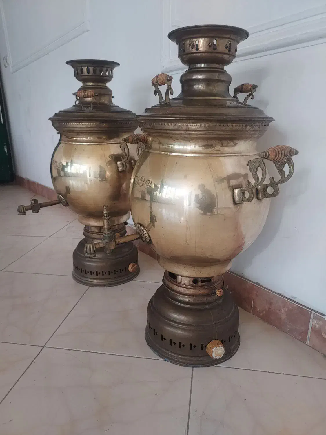 سماور برنجی بزرگ|کلکسیون اشیاء عتیقه|چهارباغ, |دیوار