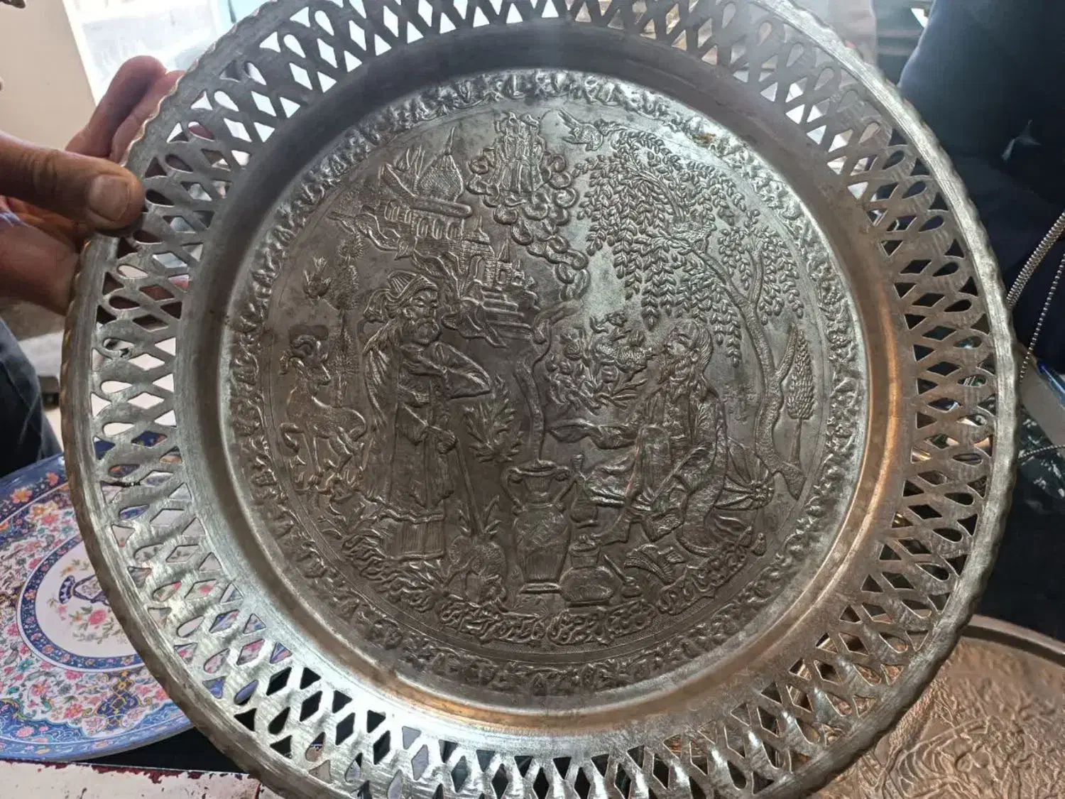 سینی قلم کاری شده مسی|کلکسیون اشیاء عتیقه|بروجن, |دیوار