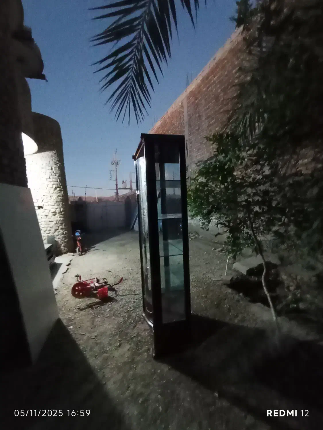 بوفه نو تمیز شیشه سالم پنج طبقه|بوفه، ویترین، کنسول|سراوان, |دیوار