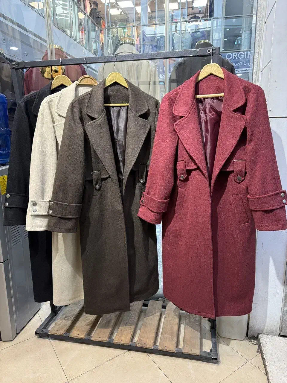 پالتو|لباس|بیجار, |دیوار