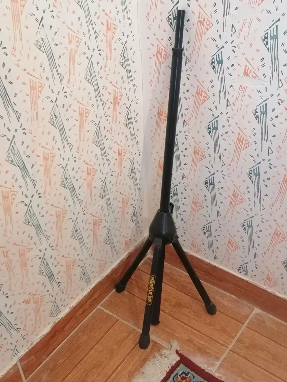 پایه باندصوتی ارتفاع تا2متردارد.کاملاسالم|آلات موسیقی|بهشهر, |دیوار