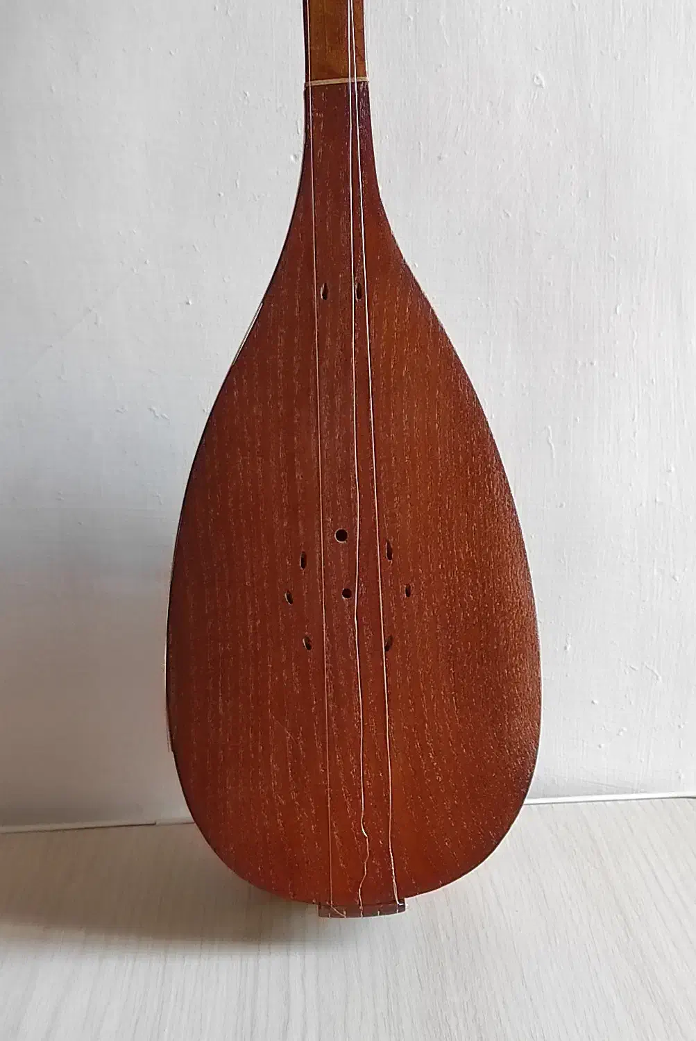 تنبور کرمانشاهی|سازهای سنتی|سنندج, |دیوار