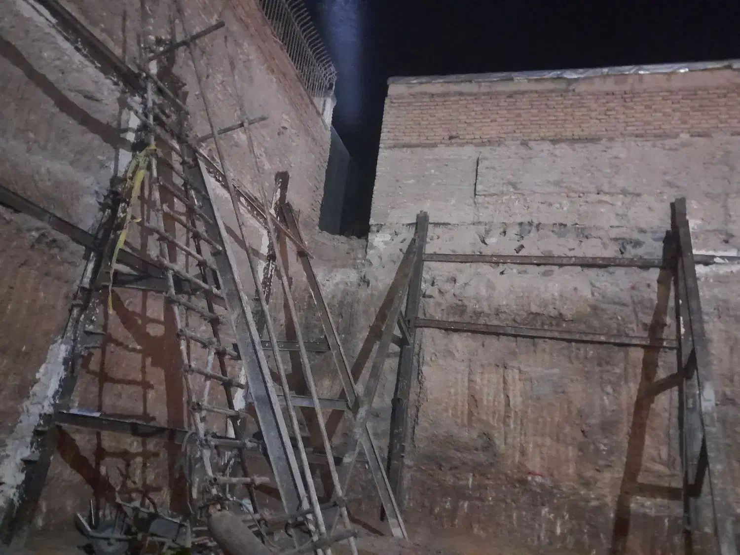 تخریب ساختمان با اجرا و اجاره سازه نگهبان|خدمات پیشه و مهارت|زنجان, |دیوار