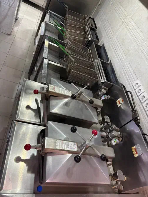 فروش کلیه لوازم وتجهیزات رستورانی فوری|کافی‌شاپ و رستوران|کرج, کوی امامیه|دیوار