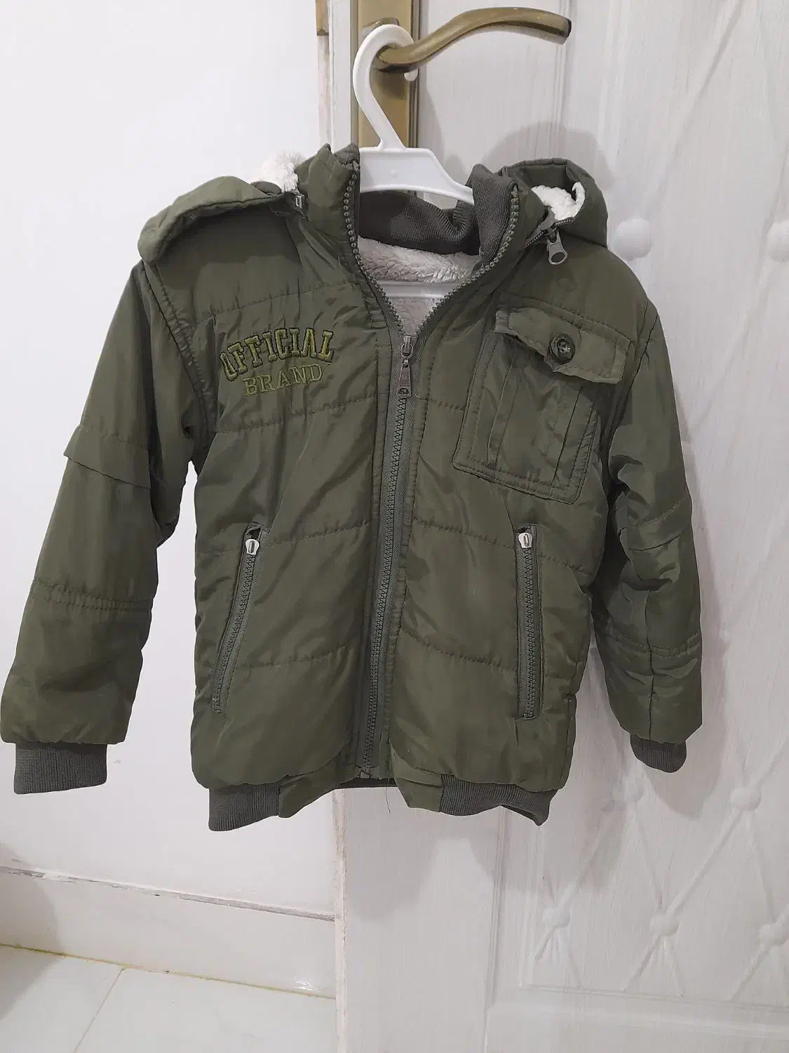 کاپشن درحد نو|لباس|تربت جام, باغ سنگان سفلی|دیوار