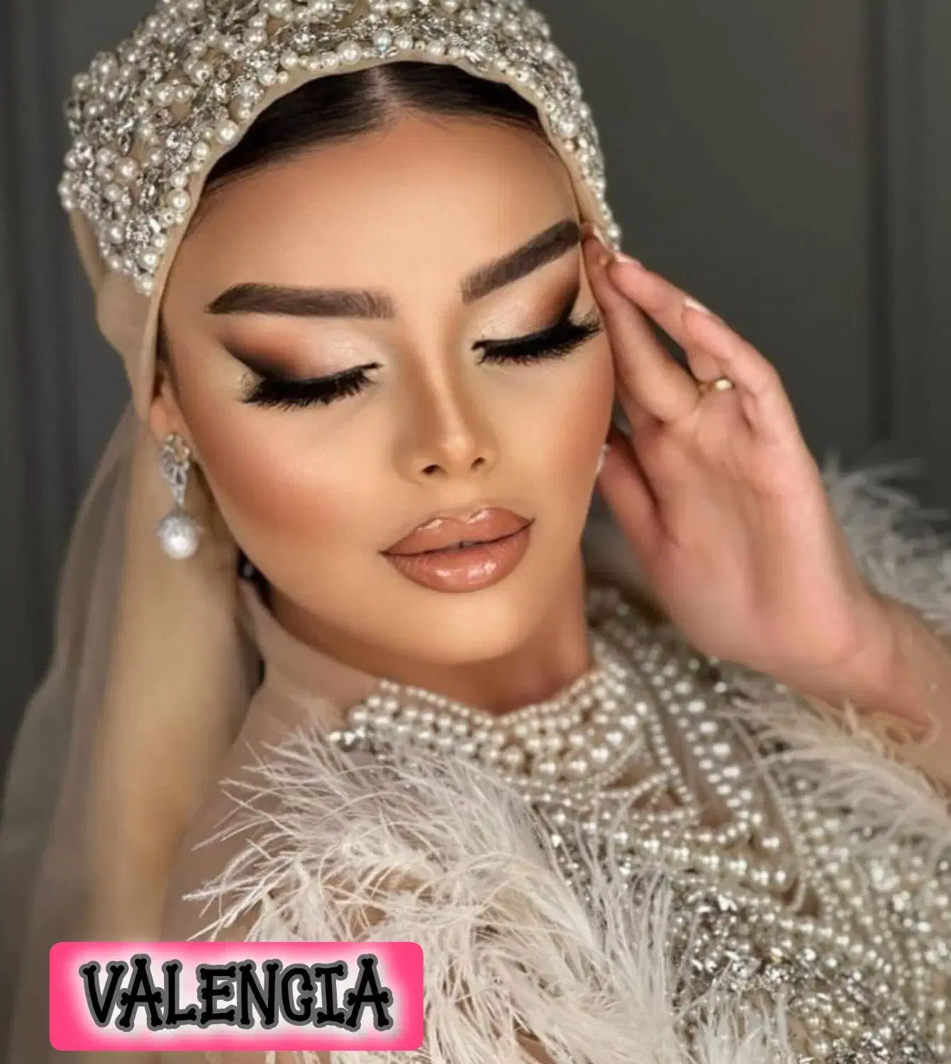 شنیون و مکاپ عروس وهمراه با تخفیف ۵۰٪ به مدت محدود|خدمات آرایشگری و زیبایی|کرج, گوهردشت|دیوار