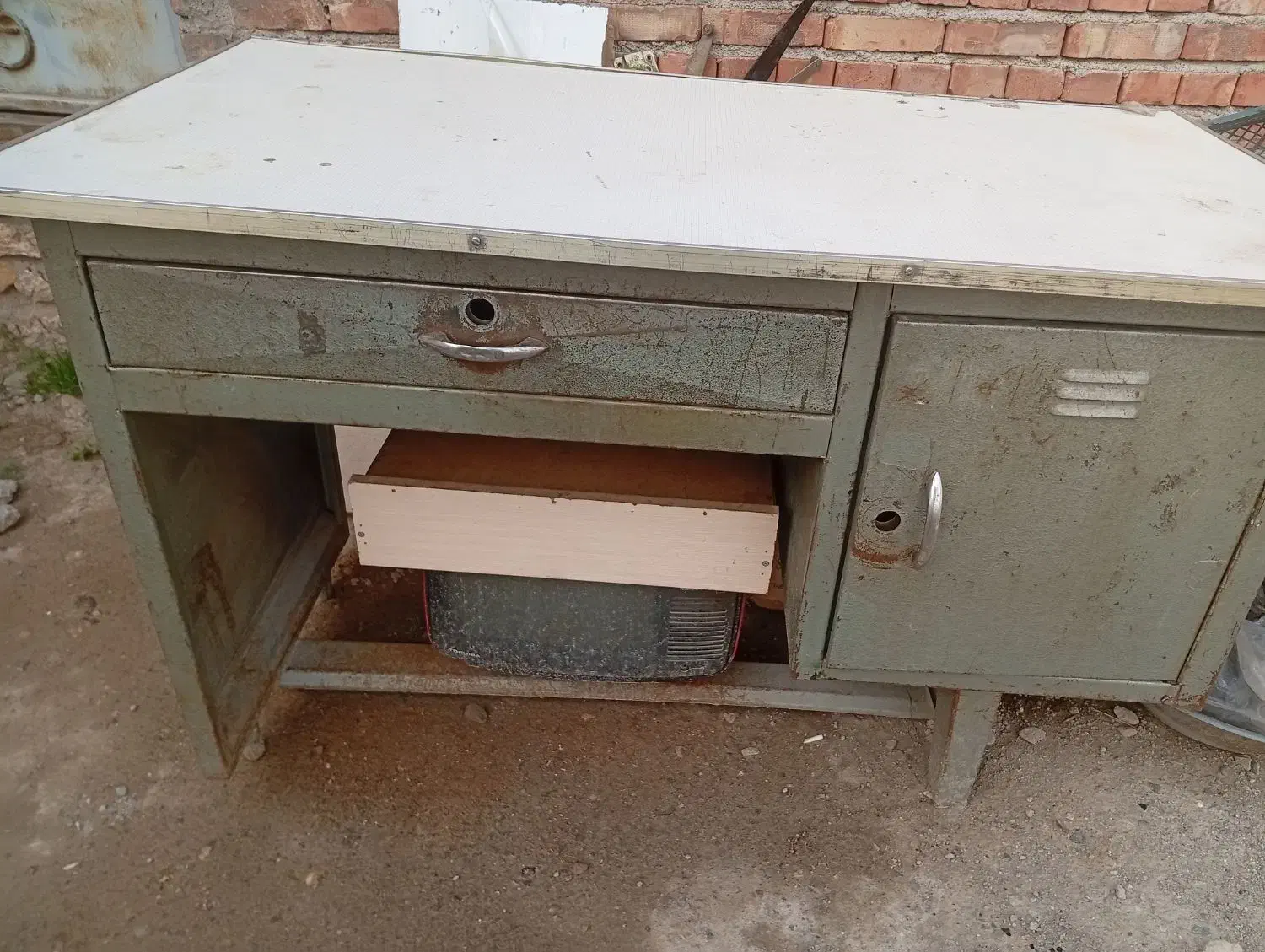 میز|میز تحریر و کامپیوتر|آذرشهر, |دیوار