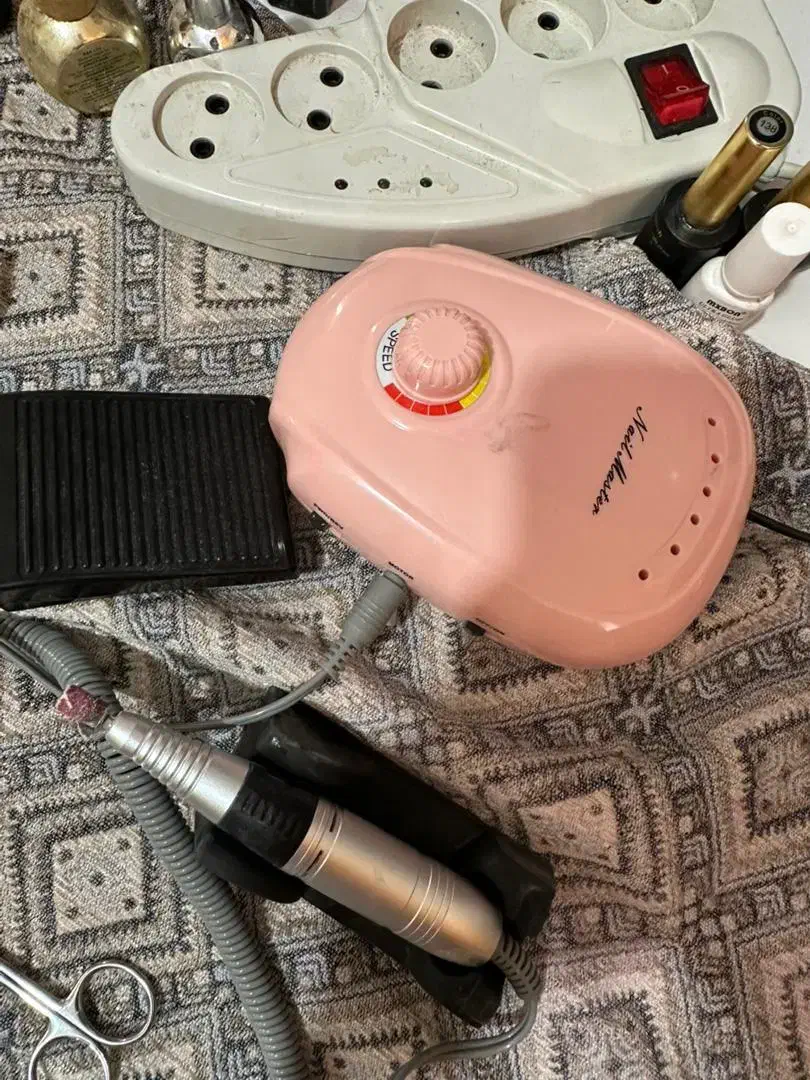 تمامی وسایل ناخن|آرایشگاه و سالن‌های زیبایی|رشت, انصاری|دیوار