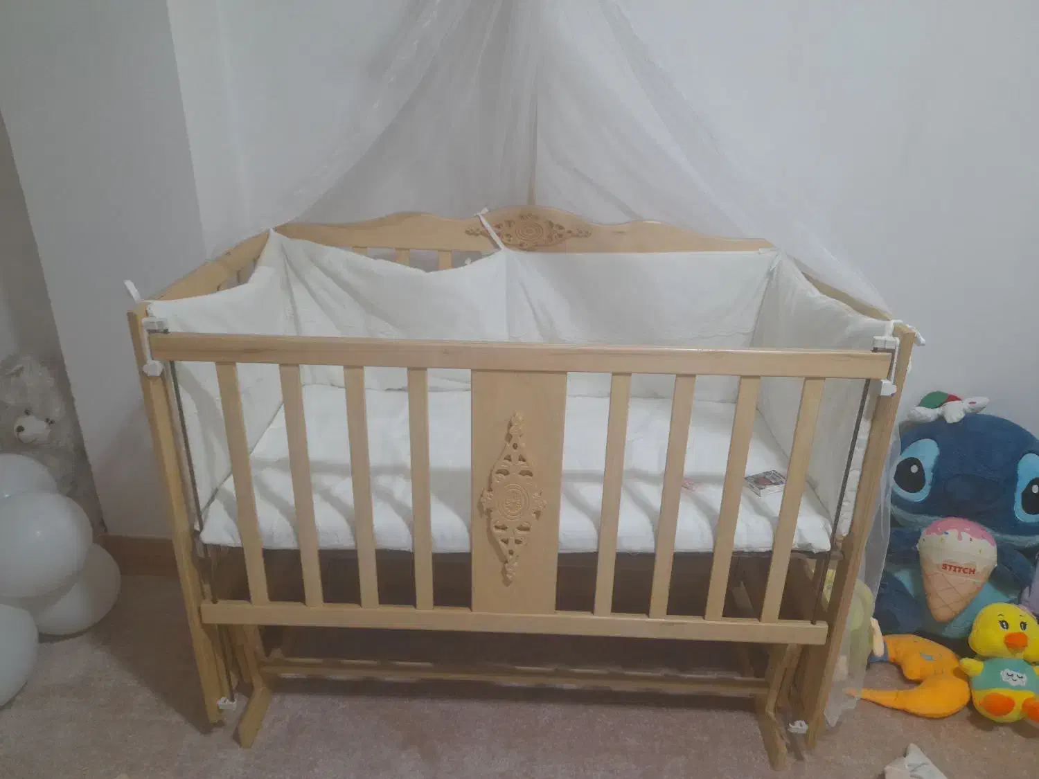 تخت کنار مادر|تخت و صندلی بچه|رشت, فلسطین|دیوار