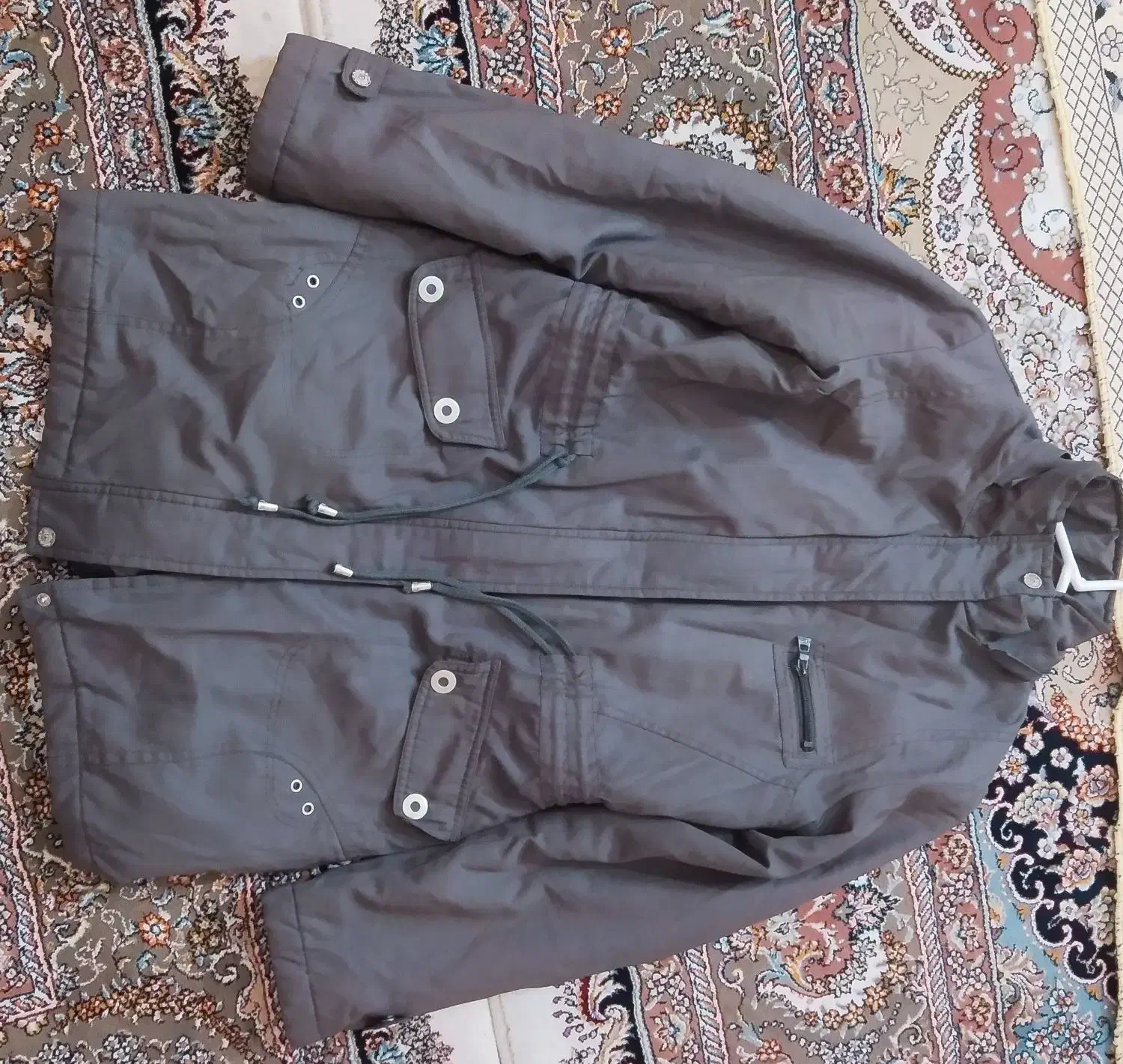 تمام لباسها کاملا تمیز و سالم|لباس|اندیشه, اندیشه فاز ۳|دیوار